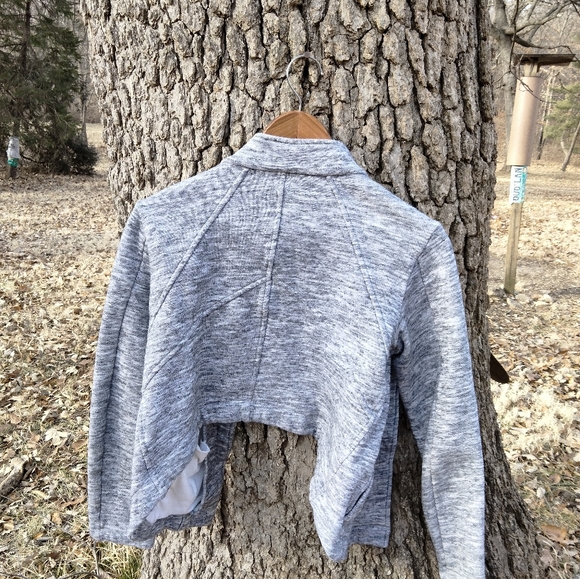 ⬇️ Price Drop!⬇️CAbi Jersey Jacket in size S - Picture 2 of 4